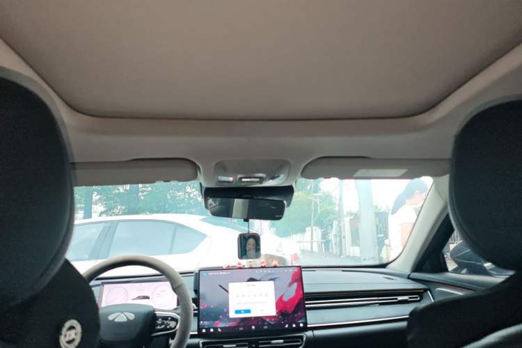 Used Chery Fengyun A8L 2025 1.5 TGDI 145 km Luxury Version Headliner