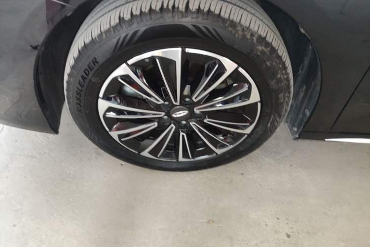 Used Chery Fengyun A8L 2025 1.5 TGDI 145 km Comfort Version Left Front Wheel Hub