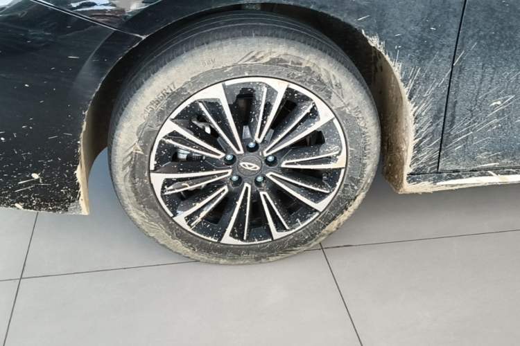 Used Chery Fengyun A8L 2025 1.5 TGDI 145 km Standard Version Left Front Wheel Hub