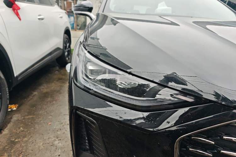 Used Chery Fengyun A8L 2025 1.5 TGDI 145 km Luxury Version Right Front Headlight