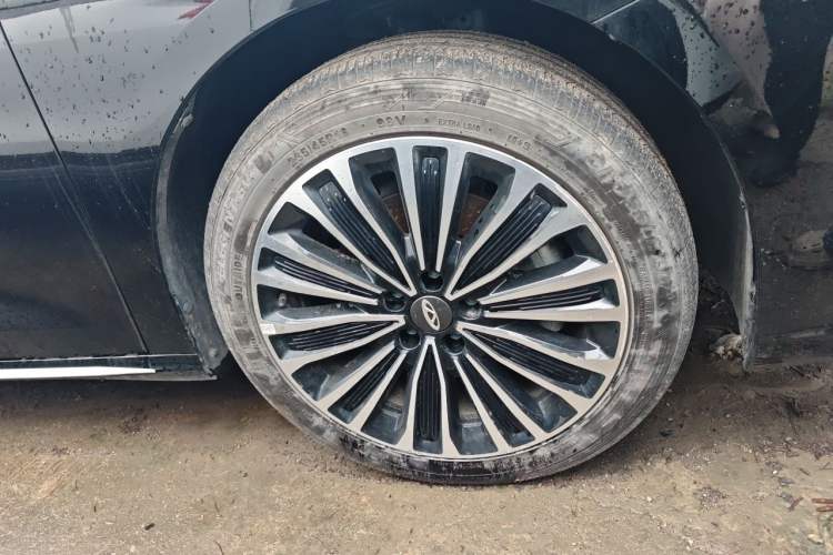 Used Chery Fengyun A8L 2025 1.5 TGDI 145 km Luxury Version Right Front Wheel Hub