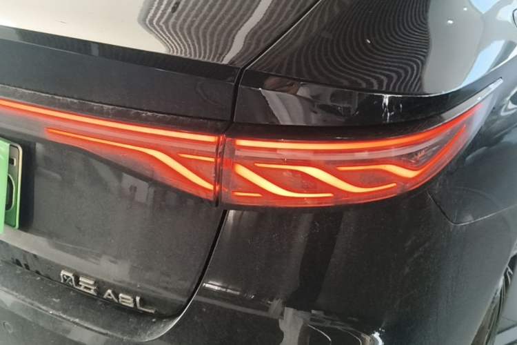 Used Chery Fengyun A8L 2025 1.5 TGDI 145 km Standard Version Right Rear Taillight