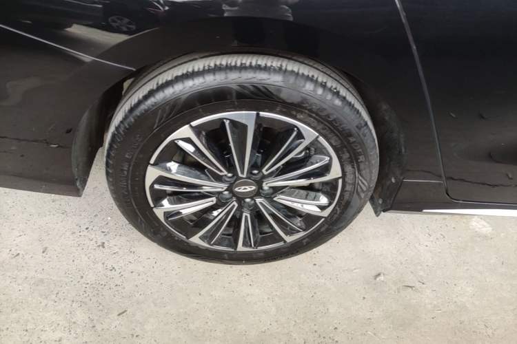 Used Chery Fengyun A8L 2025 1.5 TGDI 145 km Comfort Version Right Rear Wheel Hub