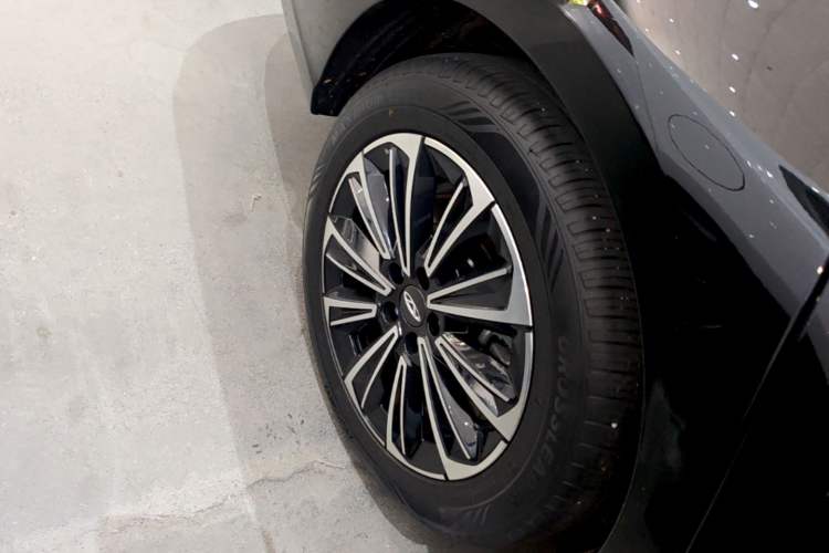 Used Chery Fengyun A8L 2025 1.5 TGDI 145 km Standard Version Right Rear Wheel Hub
