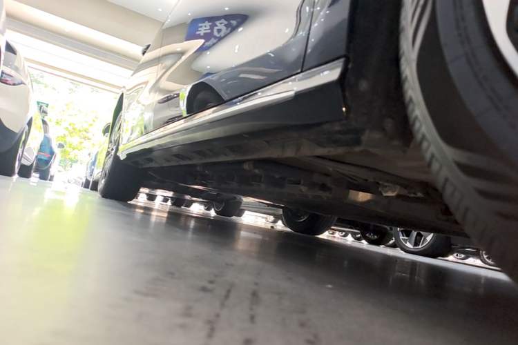 Used Chery Fengyun A8L 2025 1.5 TGDI 145 km Standard Version Right Side Sill