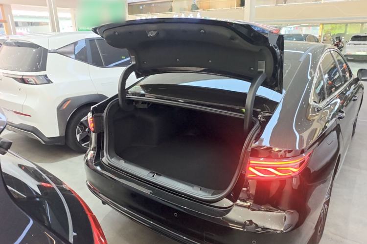 Used Chery Fengyun A8L 2025 1.5 TGDI 145 km Standard Version Trunk