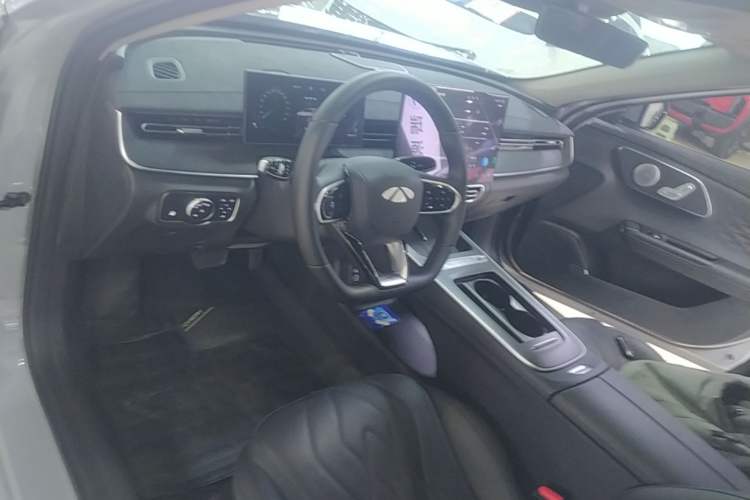 Used Chery Fengyun A8L 2025 1.5 TGDI 145 km Luxury Version Center Console