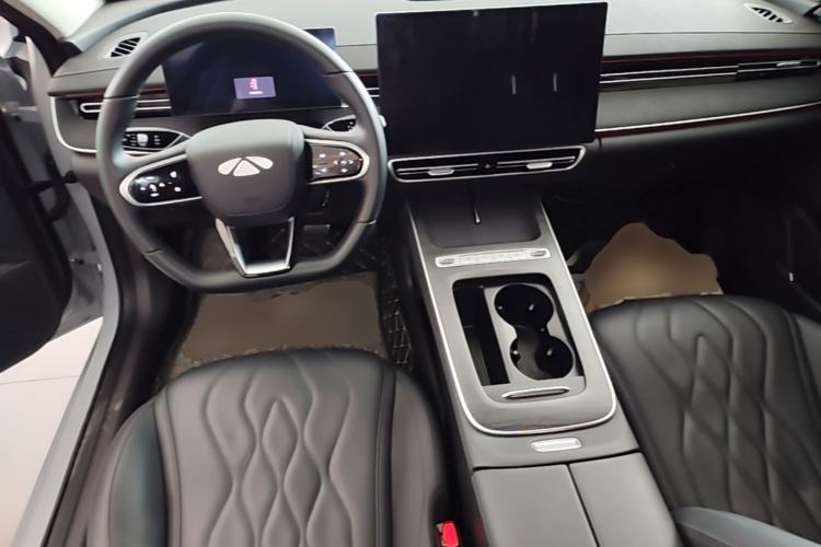 Used Chery Fengyun A8L 2025 1.5 TGDI 145 km Luxury Version Center Console