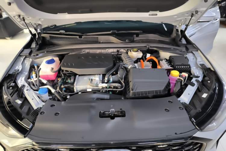Used Chery Fengyun A8L 2025 1.5 TGDI 145 km Luxury Version Engine Bay