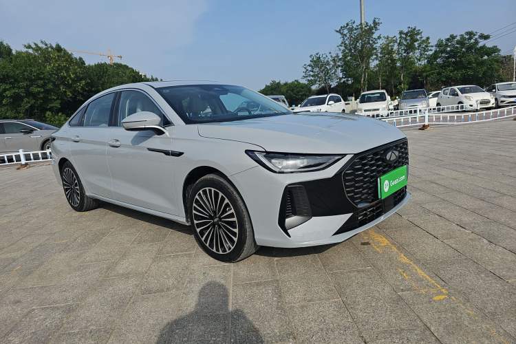 Used Chery Fengyun A8L 2025 1.5 TGDI 145 km Luxury Version Exterior 2