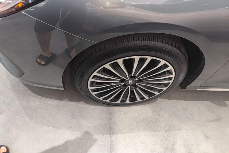 Used Chery Fengyun A8L 2025 1.5 TGDI 145 km Luxury Version Exterior 4
