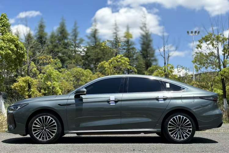 Used Chery Fengyun A8L 2025 1.5 TGDI 145 km Luxury Version Exterior 6