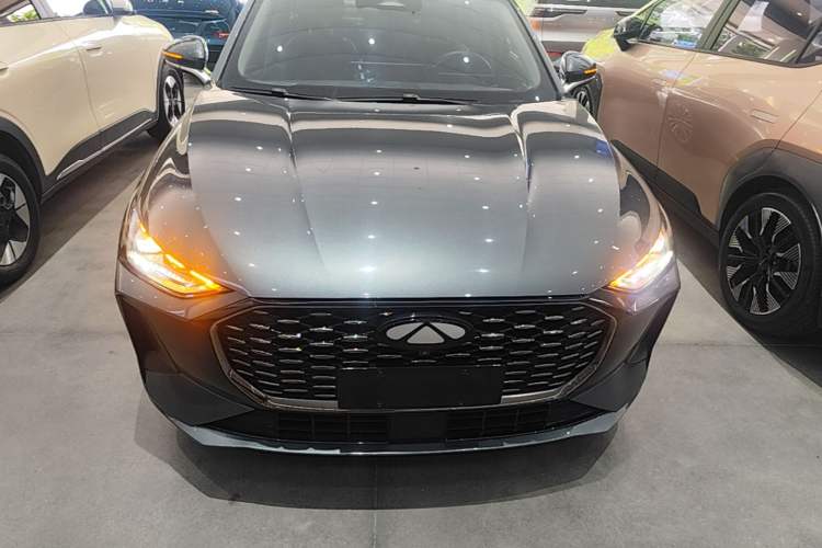 Used Chery Fengyun A8L 2025 1.5 TGDI 145 km Luxury Version Front