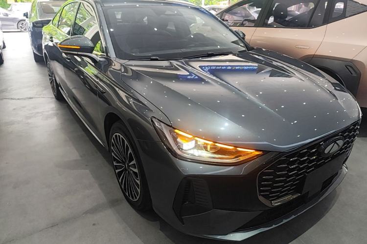 Used Chery Fengyun A8L 2025 1.5 TGDI 145 km Luxury Version Front Right 45 Deg