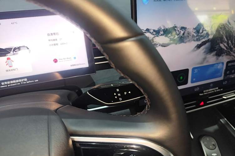 Used Chery Fengyun A8L 2025 1.5 TGDI 145 km Luxury Version Gear Lever
