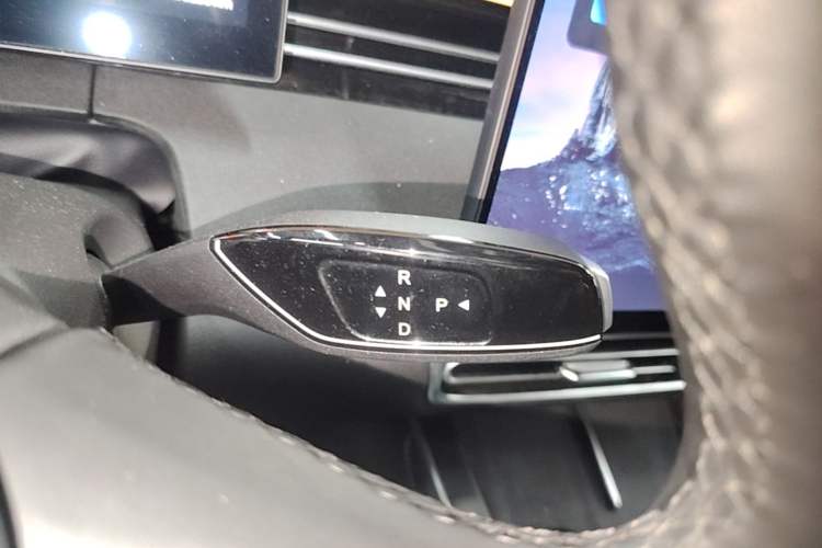 Used Chery Fengyun A8L 2025 1.5 TGDI 145 km Luxury Version Gear Lever