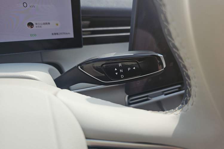 Used Chery Fengyun A8L 2025 1.5 TGDI 145 km Luxury Version Gear Lever