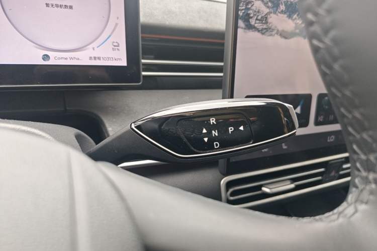 Used Chery Fengyun A8L 2025 1.5 TGDI 145 km Luxury Version Gear Lever