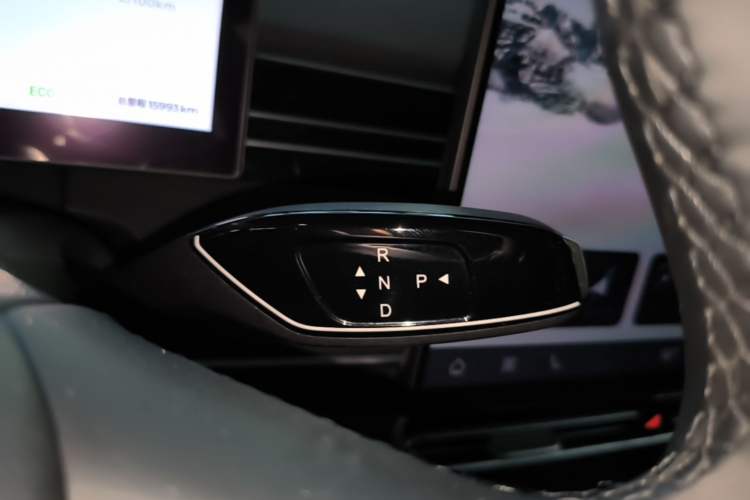 Used Chery Fengyun A8L 2025 1.5 TGDI 145 km Luxury Version Gear Lever