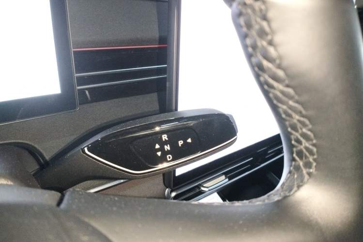 Used Chery Fengyun A8L 2025 1.5 TGDI 145 km Luxury Version Gear Lever