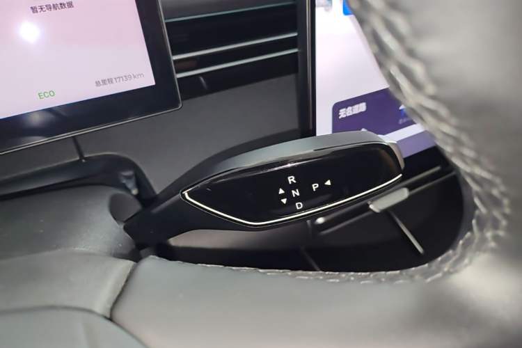 Used Chery Fengyun A8L 2025 1.5 TGDI 145 km Luxury Version Gear Lever