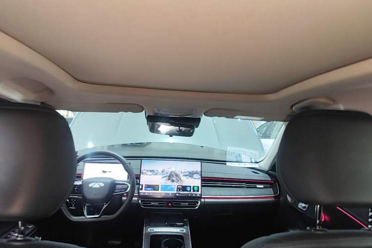 Used Chery Fengyun A8L 2025 1.5 TGDI 145 km Luxury Version Headliner