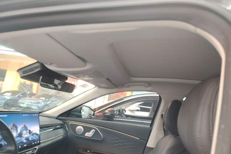 Used Chery Fengyun A8L 2025 1.5 TGDI 145 km Luxury Version Headliner