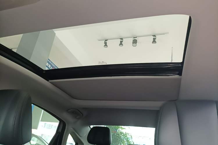 Used Chery Fengyun A8L 2025 1.5 TGDI 145 km Luxury Version Headliner