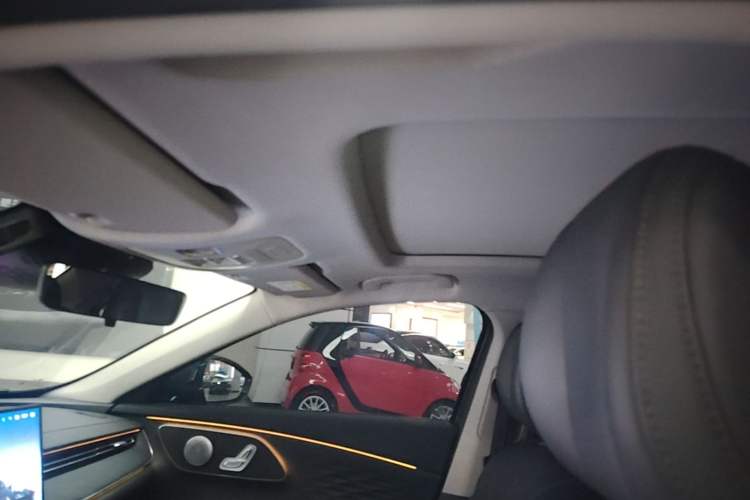 Used Chery Fengyun A8L 2025 1.5 TGDI 145 km Luxury Version Headliner
