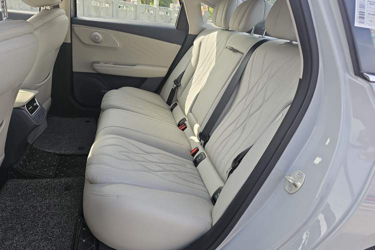 Used Chery Fengyun A8L 2025 1.5 TGDI 145 km Luxury Version Interior 1