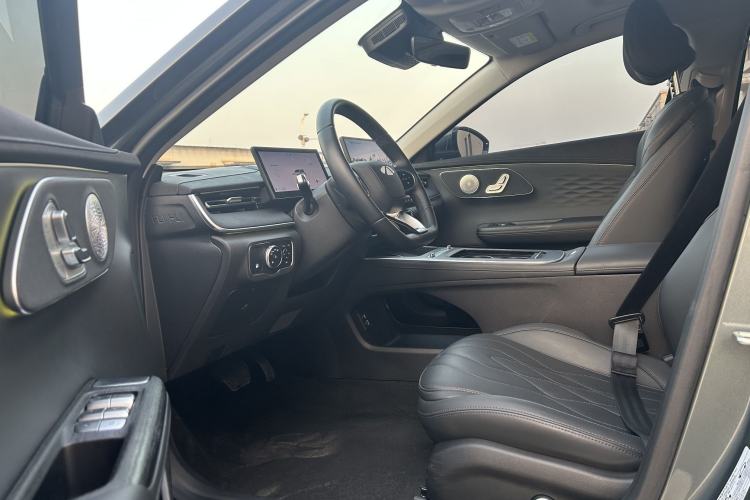 Used Chery Fengyun A8L 2025 1.5 TGDI 145 km Luxury Version Interior 1
