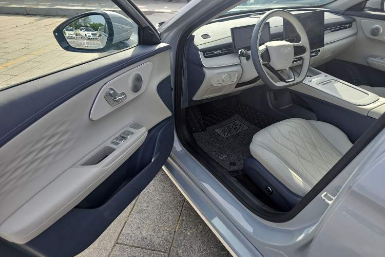 Used Chery Fengyun A8L 2025 1.5 TGDI 145 km Luxury Version Interior 2