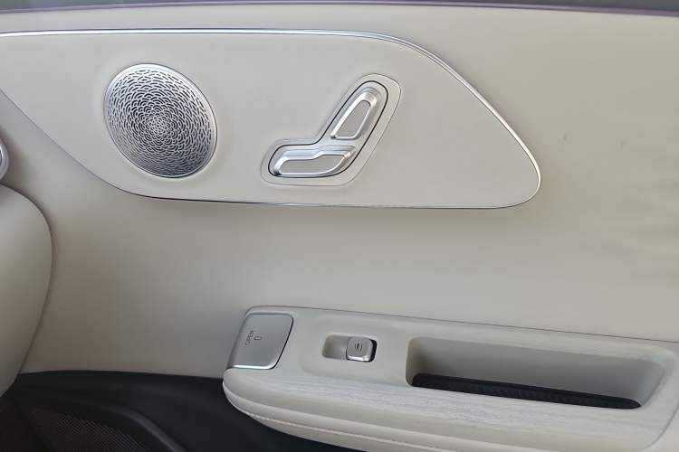 Used Chery Fengyun A8L 2025 1.5 TGDI 145 km Luxury Version Interior 5