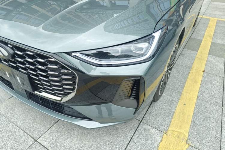 Used Chery Fengyun A8L 2025 1.5 TGDI 145 km Luxury Version Left Front Headlight