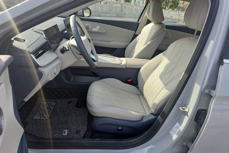 Used Chery Fengyun A8L 2025 1.5 TGDI 145 km Luxury Version Left Front Seat