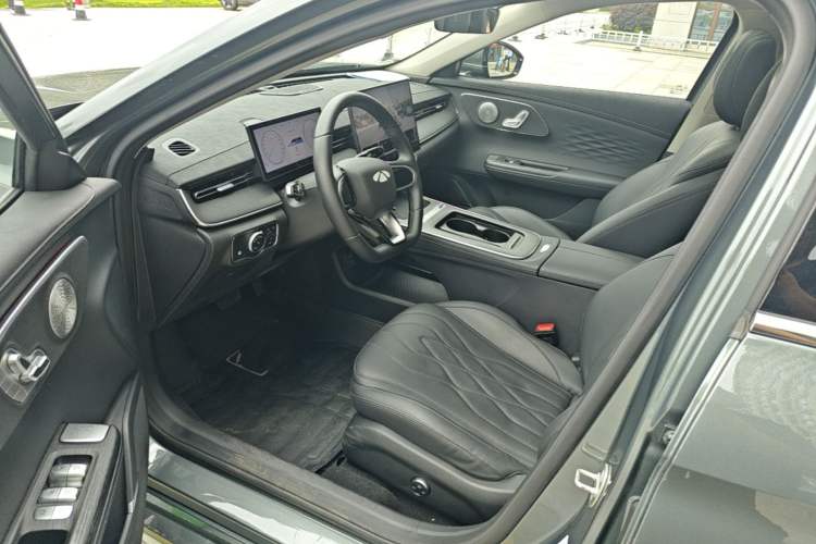 Used Chery Fengyun A8L 2025 1.5 TGDI 145 km Luxury Version Left Front Seat