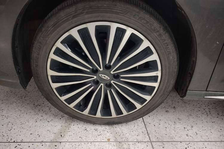 Used Chery Fengyun A8L 2025 1.5 TGDI 145 km Luxury Version Left Front Wheel Hub