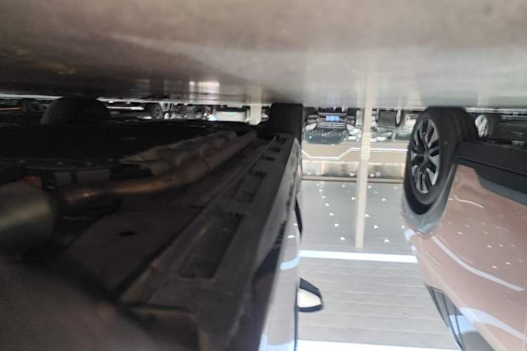 Used Chery Fengyun A8L 2025 1.5 TGDI 145 km Luxury Version Left Side Sill