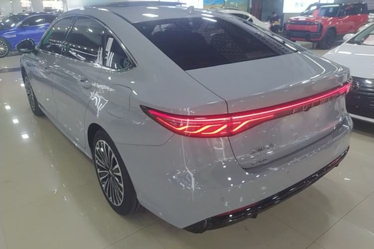 Used Chery Fengyun A8L 2025 1.5 TGDI 145 km Luxury Version Rear Left 45 Deg