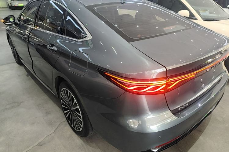 Used Chery Fengyun A8L 2025 1.5 TGDI 145 km Luxury Version Rear Left 45 Deg