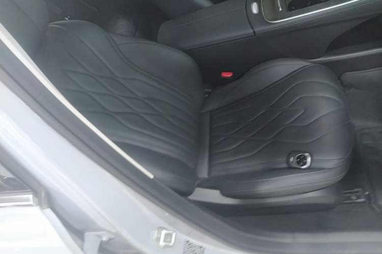 Used Chery Fengyun A8L 2025 1.5 TGDI 145 km Luxury Version Right Front Seat
