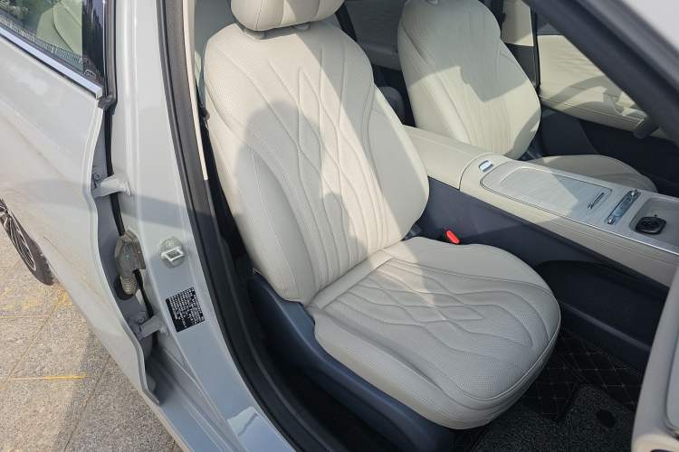 Used Chery Fengyun A8L 2025 1.5 TGDI 145 km Luxury Version Right Front Seat