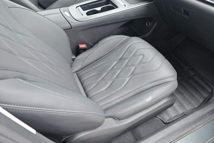 Used Chery Fengyun A8L 2025 1.5 TGDI 145 km Luxury Version Right Front Seat
