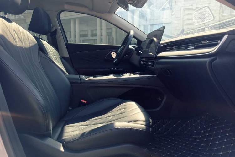 Used Chery Fengyun A8L 2025 1.5 TGDI 145 km Luxury Version Right Front Seat
