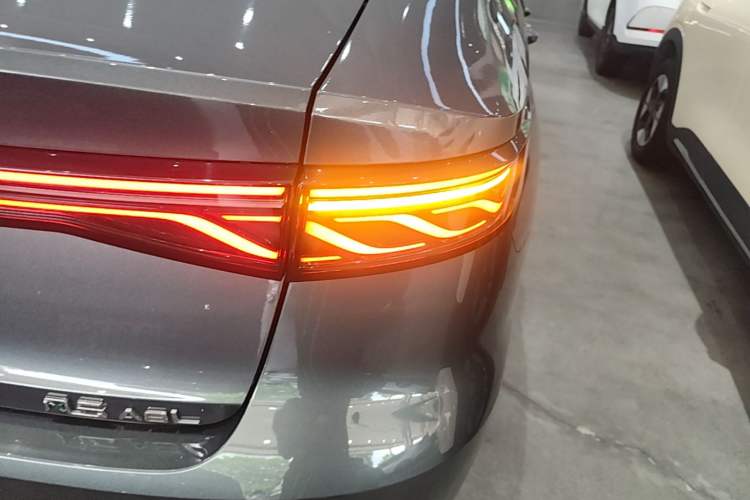 Used Chery Fengyun A8L 2025 1.5 TGDI 145 km Luxury Version Right Rear Taillight