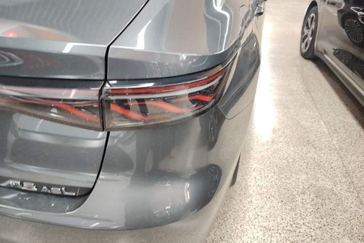 Used Chery Fengyun A8L 2025 1.5 TGDI 145 km Luxury Version Right Rear Taillight