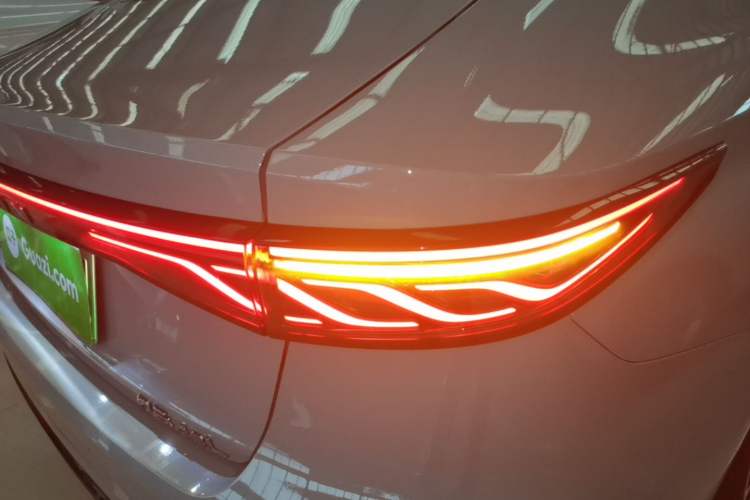Used Chery Fengyun A8L 2025 1.5 TGDI 145 km Luxury Version Right Rear Taillight