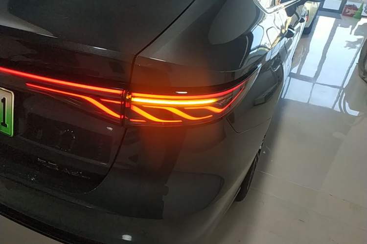 Used Chery Fengyun A8L 2025 1.5 TGDI 145 km Luxury Version Right Rear Taillight