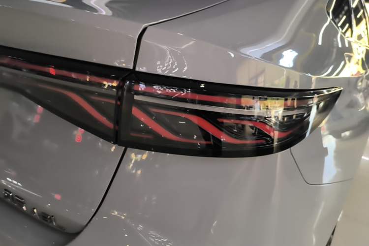 Used Chery Fengyun A8L 2025 1.5 TGDI 145 km Luxury Version Right Rear Taillight