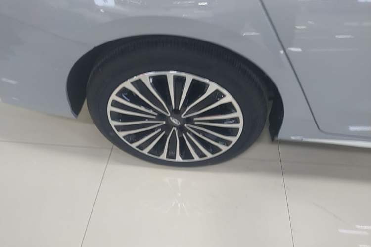 Used Chery Fengyun A8L 2025 1.5 TGDI 145 km Luxury Version Right Rear Wheel Hub